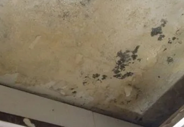 永兴阳台漏水维修公司分享下永兴卫生间渗水维修需要注意哪些问题。